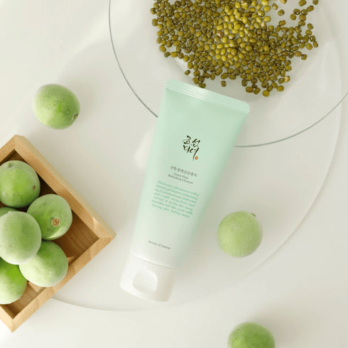 Spumant facial coreean Beauty of Joseon cu prune verzi, ideal pentru ten mixt și gras. Curăță în profunzime, oferind un efect răcoritor și echilibrant pielii. wowskin.ro